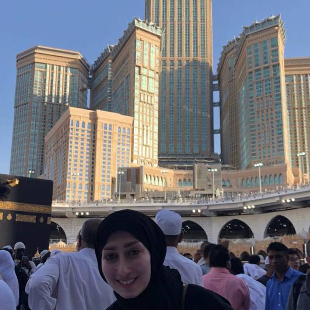 Meet your Posher, Hala